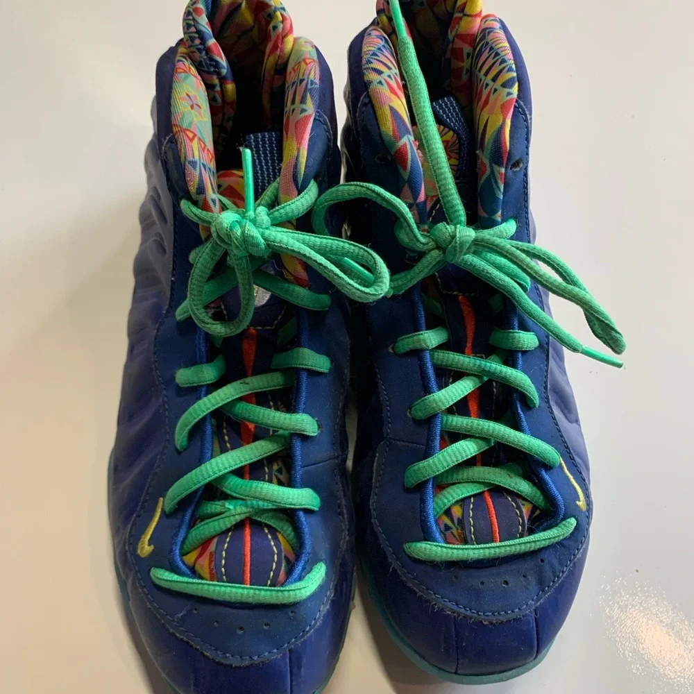 Vibrant Blue Kids Shoes with Green Laces size 3y unisex